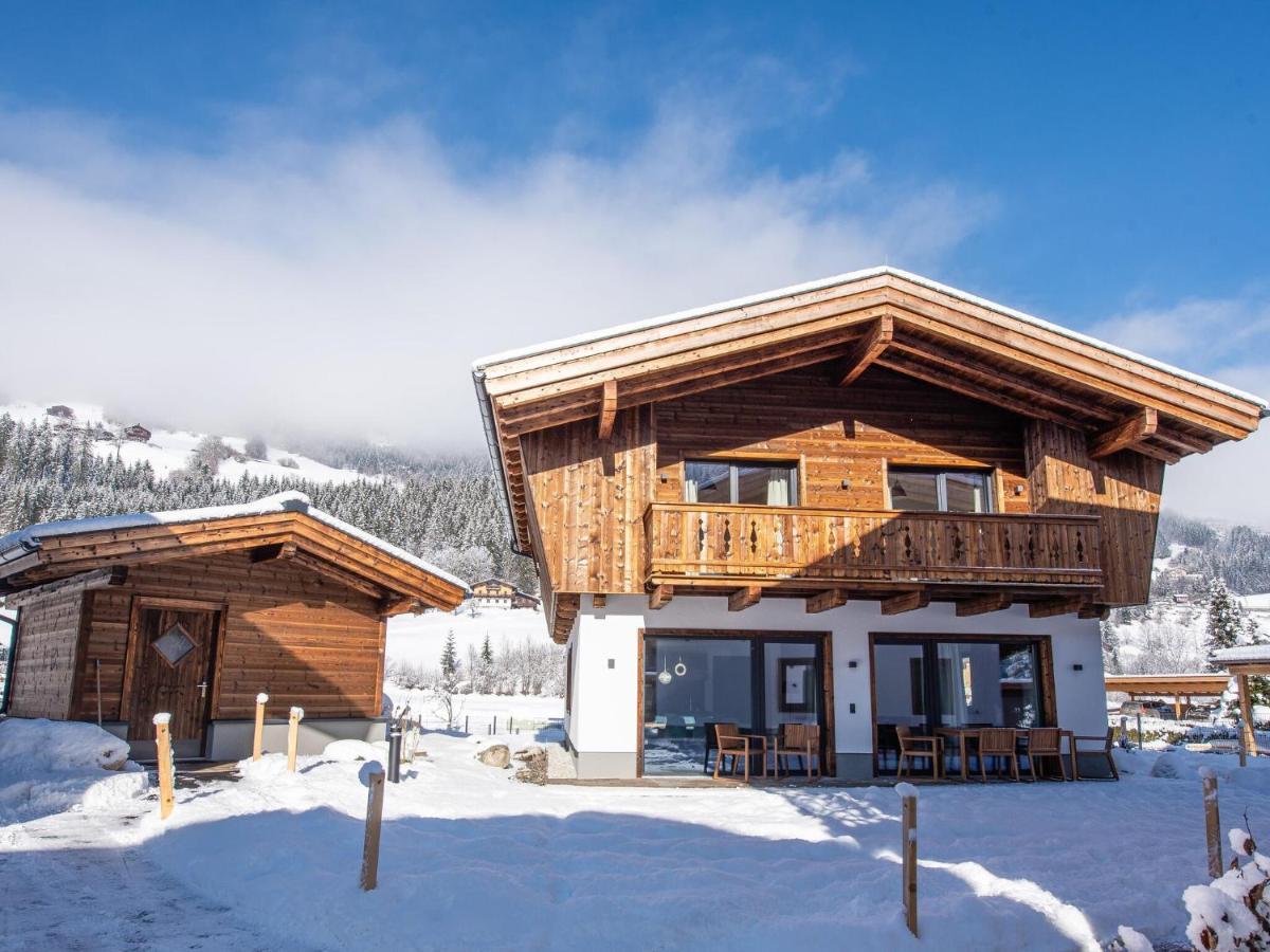 Apartment In Wald Im Pinzgau With A Carport Buitenkant foto