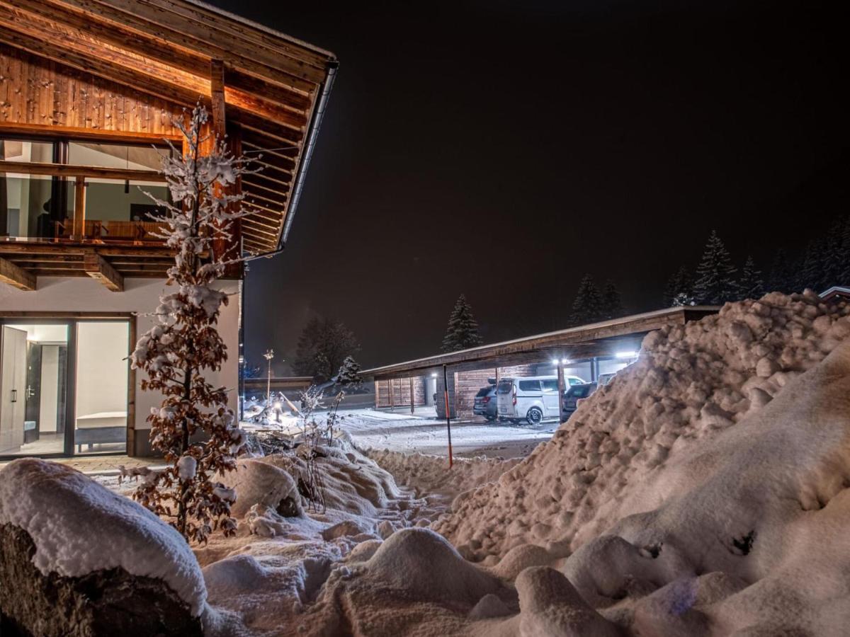 Apartment In Wald Im Pinzgau With A Carport Buitenkant foto